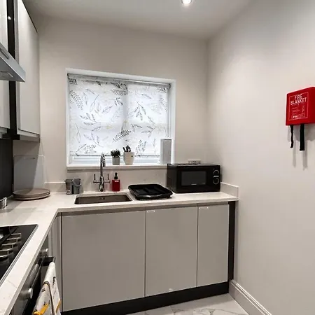 Newbuild, 3 Bedroom House With Free Parking Aldershot Exterior photo