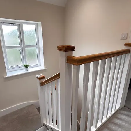 Newbuild, 3 Bedroom House With Free Parking Aldershot Exterior photo