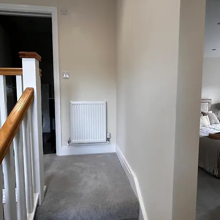 Newbuild, 3 Bedroom House With Free Parking Aldershot Exterior photo