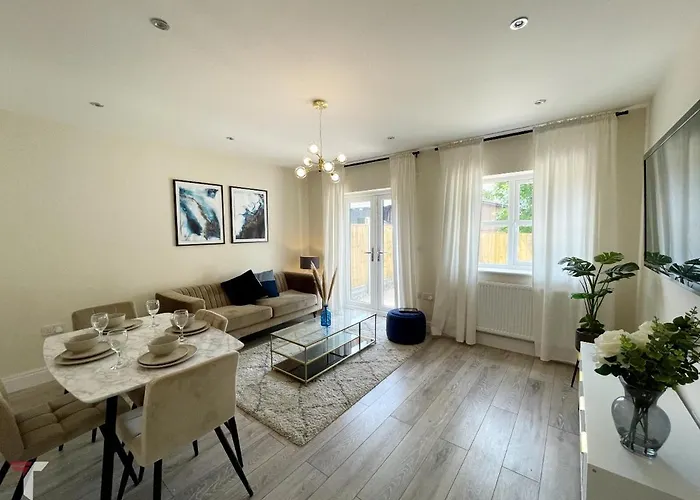 Newbuild, 3 Bedroom House With Free Parking