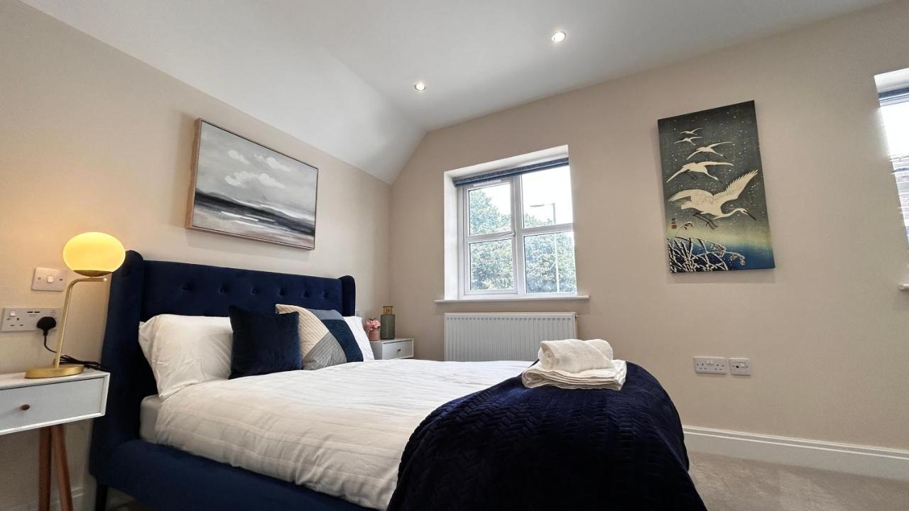 Newbuild, 3 Bedroom House With Free Parking * Aldershot